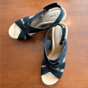 LN Clarks Black Giselle Beach Wedge Sandals Sz 9